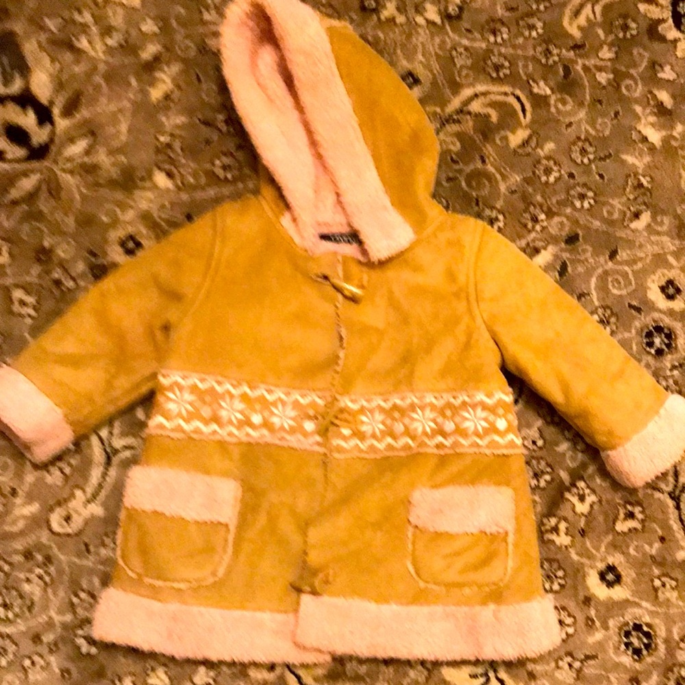 A gorgeous warm coat for fall season